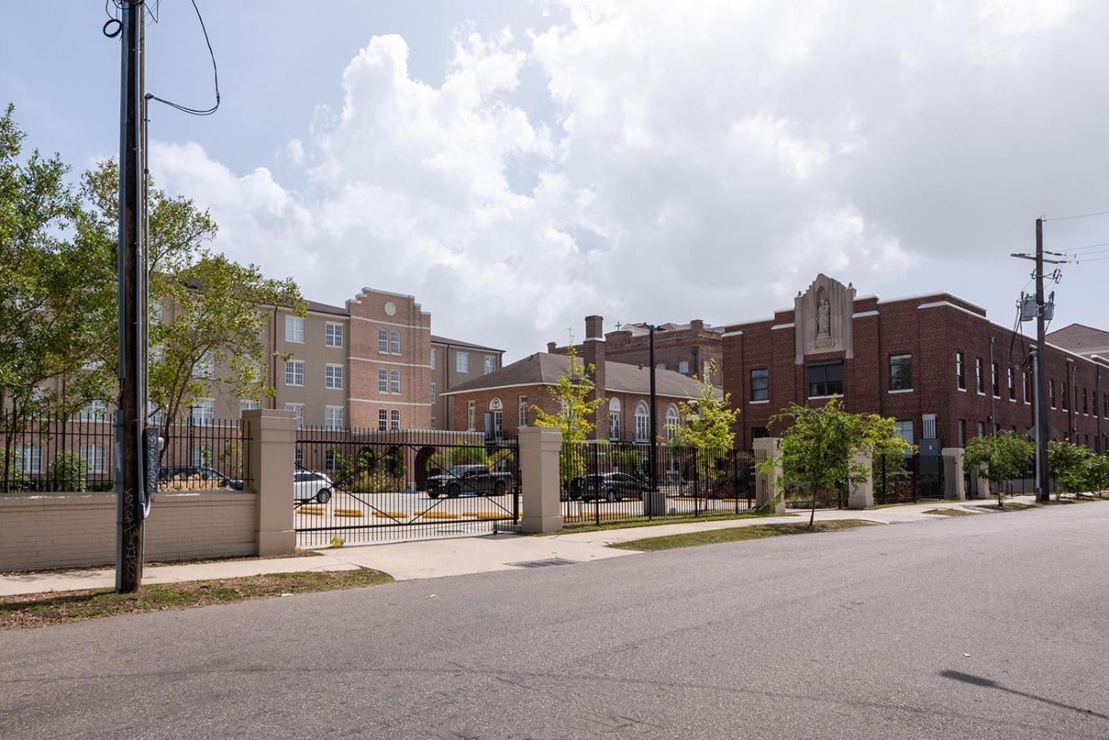 Bywater Aparthotel 3*