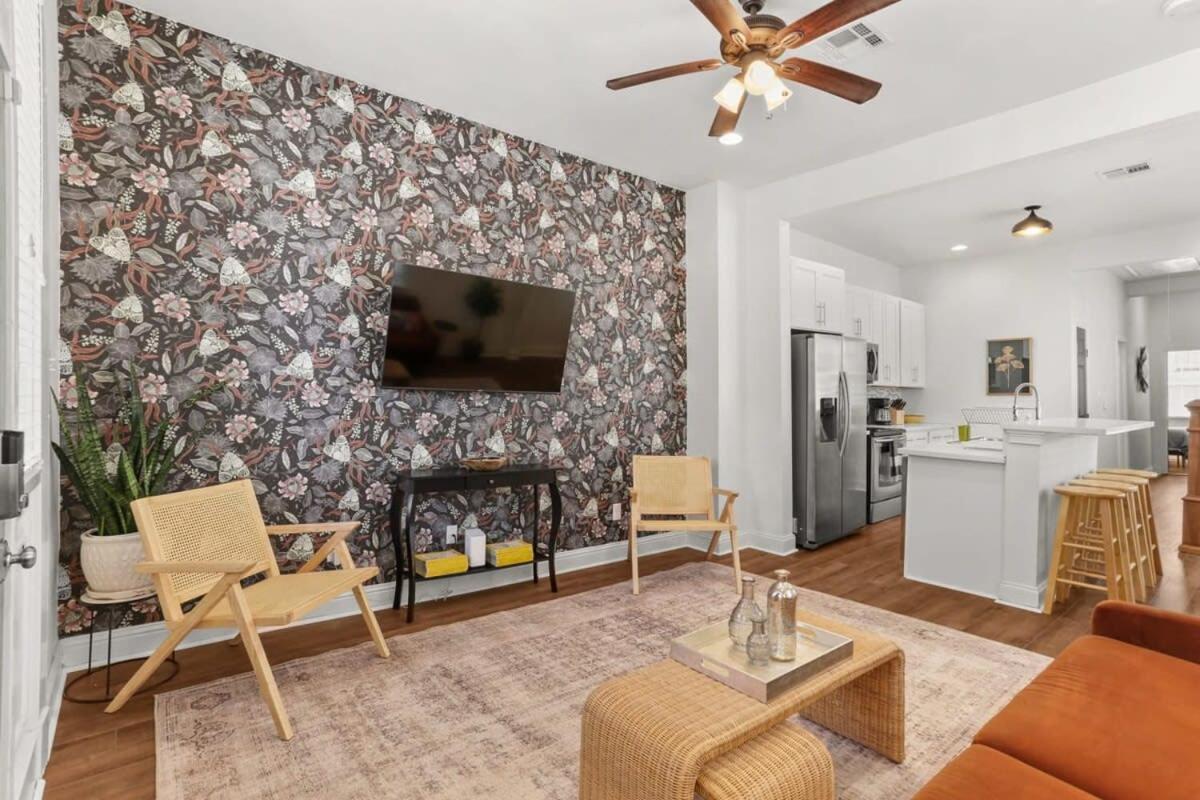 Fabulous Classy And Comfy 3bd 2ba And Parking *