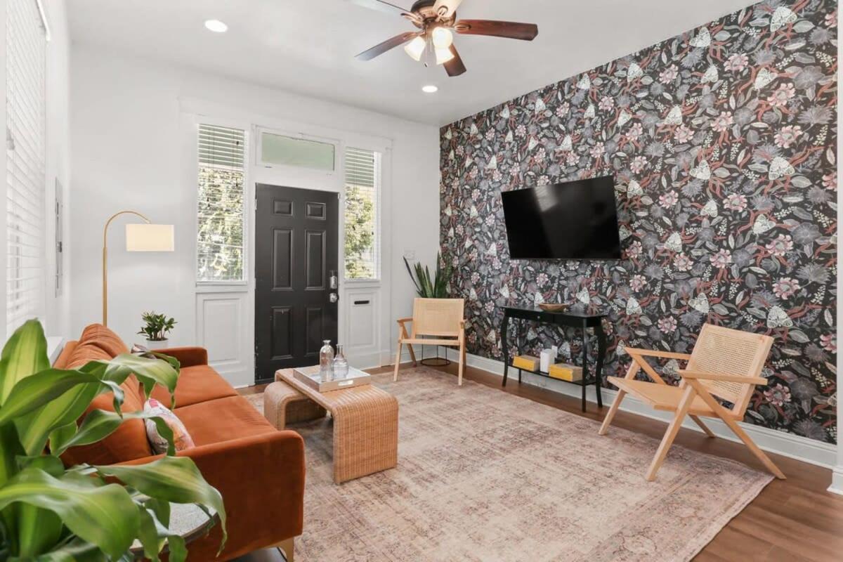 Fabulous Classy And Comfy 3bd 2ba And Parking Apartment *