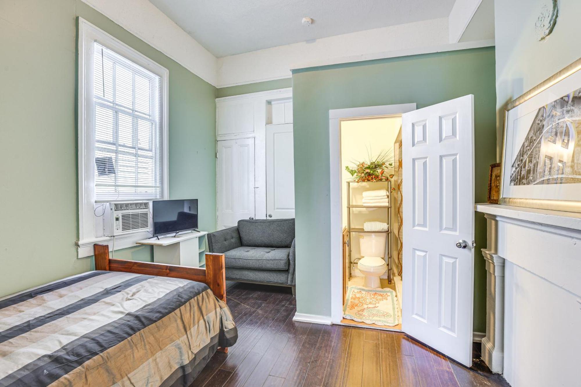 And Play Near Downtown Apartment *
