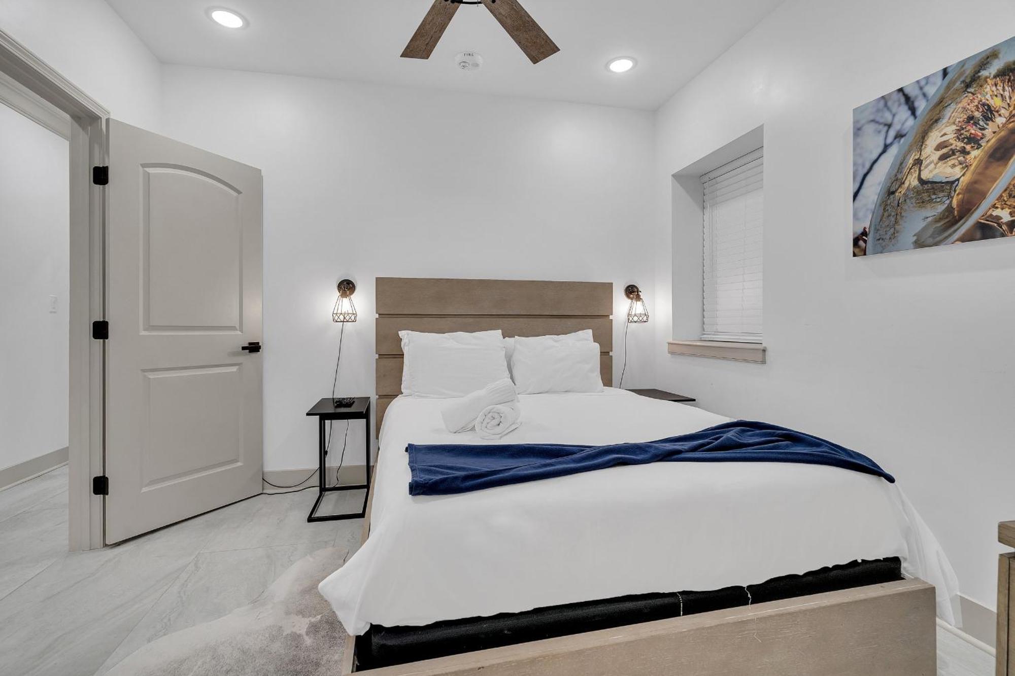 Sleeps 24-spacious Near Fq W Pool New Orleans