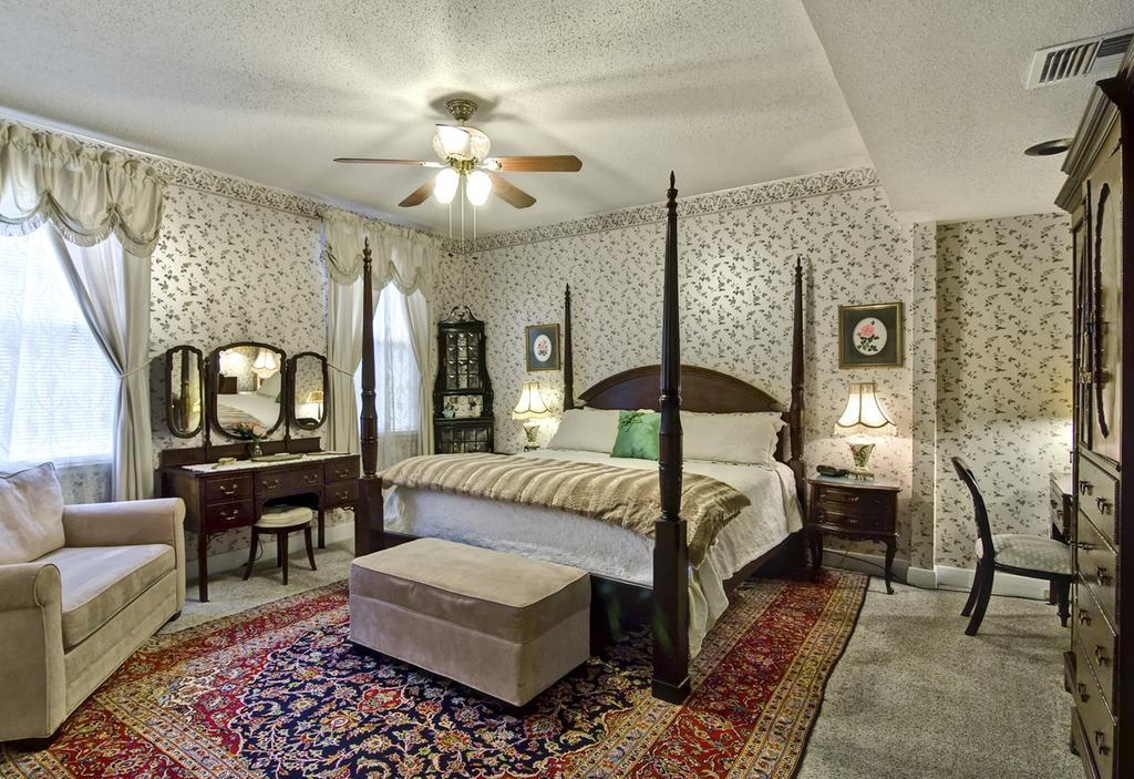 Rose Manor Bed & Breakfast