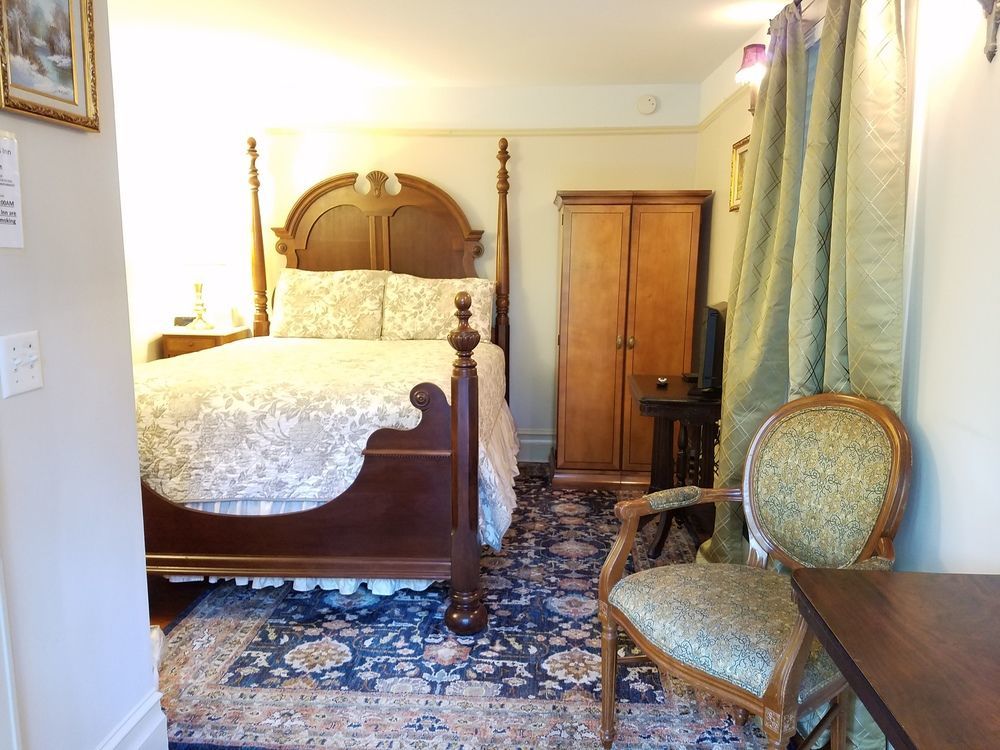 Lion's Hotel New Orleans