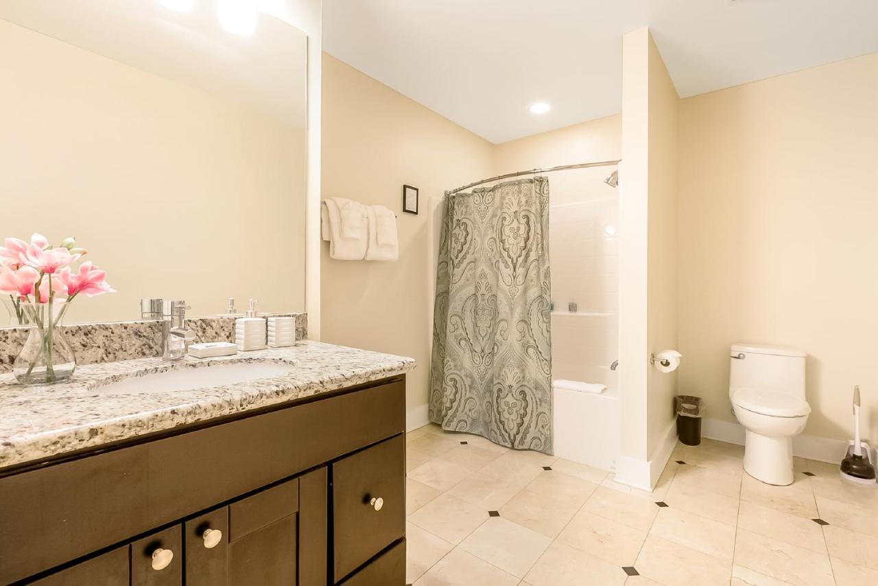 Gorgeous Condo 1 Minute Walk To French Quarter And Bourbon St.