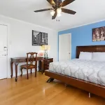 Comfortable Rooms Near All Nola Hot Spots
