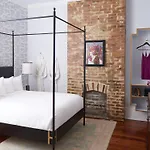 Henry Howard Hotel