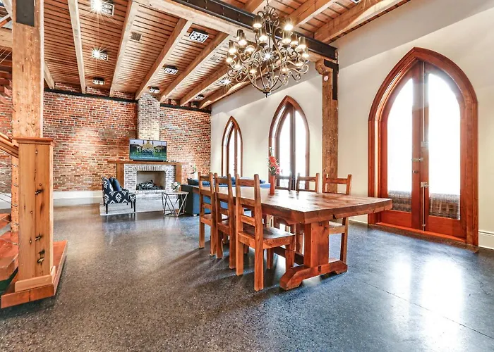 Stunning 5 Bedroom Urban Oasis Downtown Nola