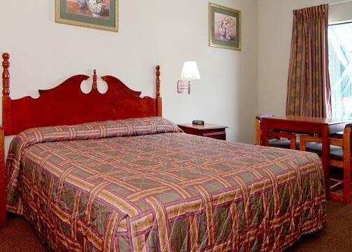 Rodeway & Hotel 2*