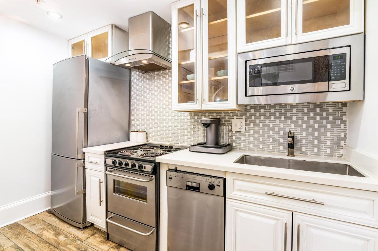 2Bd Condo Steps To Everything With Balcony & Courtyard Apartment