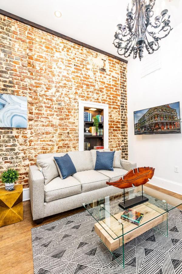 2Bd Condo Steps To Everything With Balcony & Courtyard Apartment New Orleans