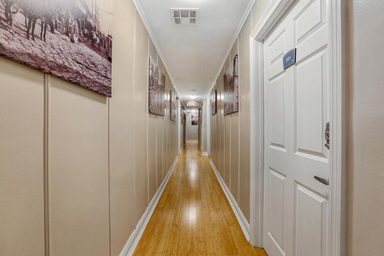 Comfortable Rooms Near All Nola Hot Spots Apartment