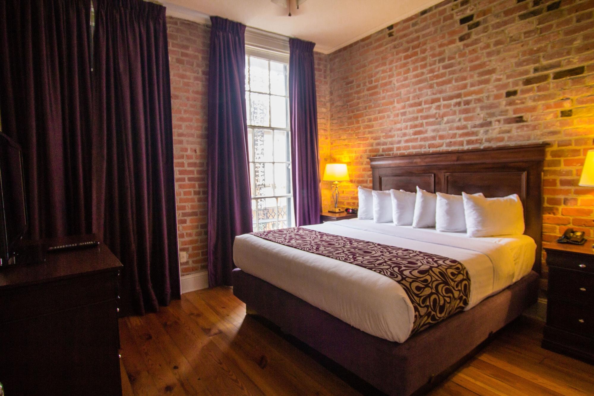 On St. Peter, A French Quarter 3* New Orleans