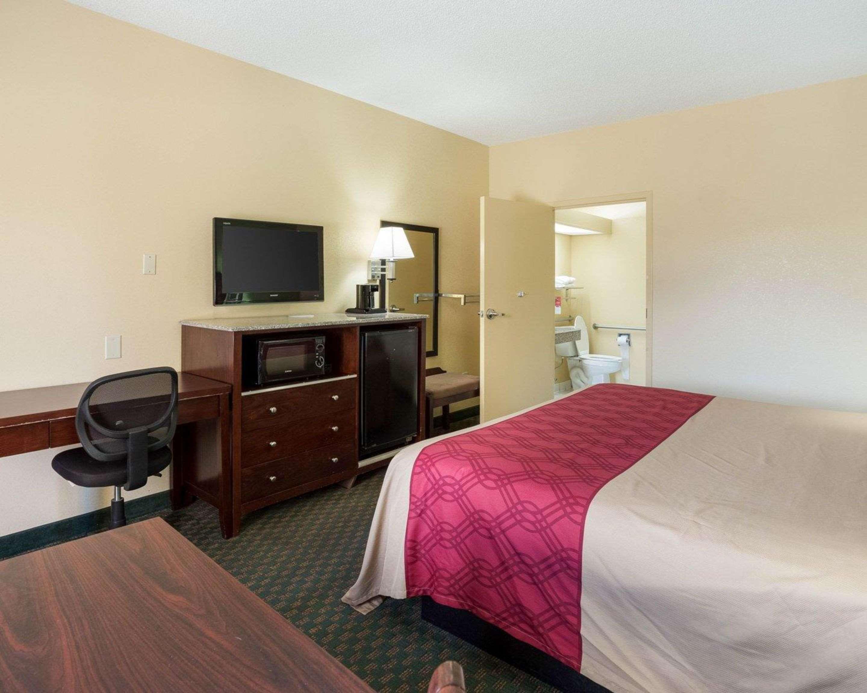 Rodeway & Hotel 2*