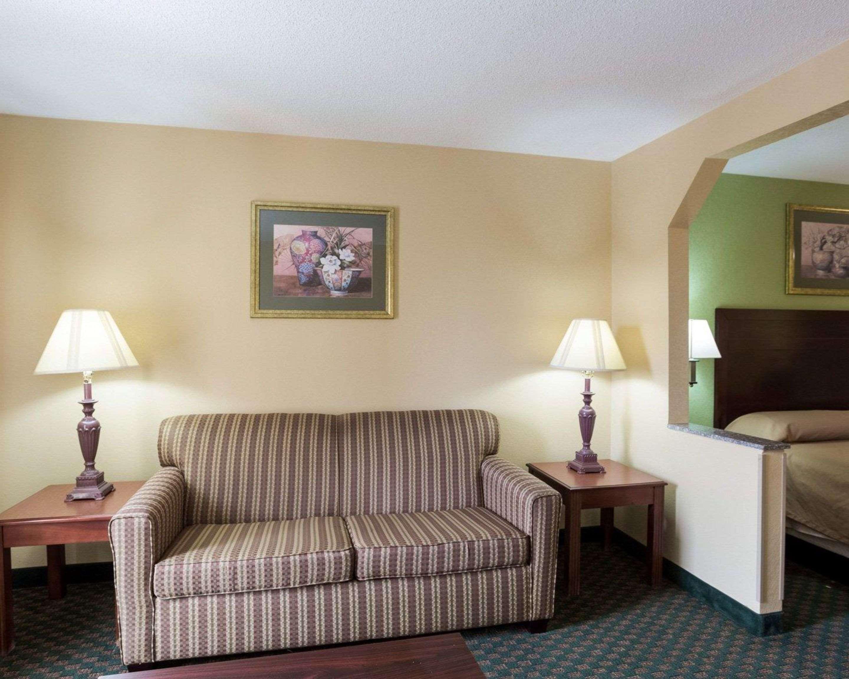 Rodeway & Hotel 2*