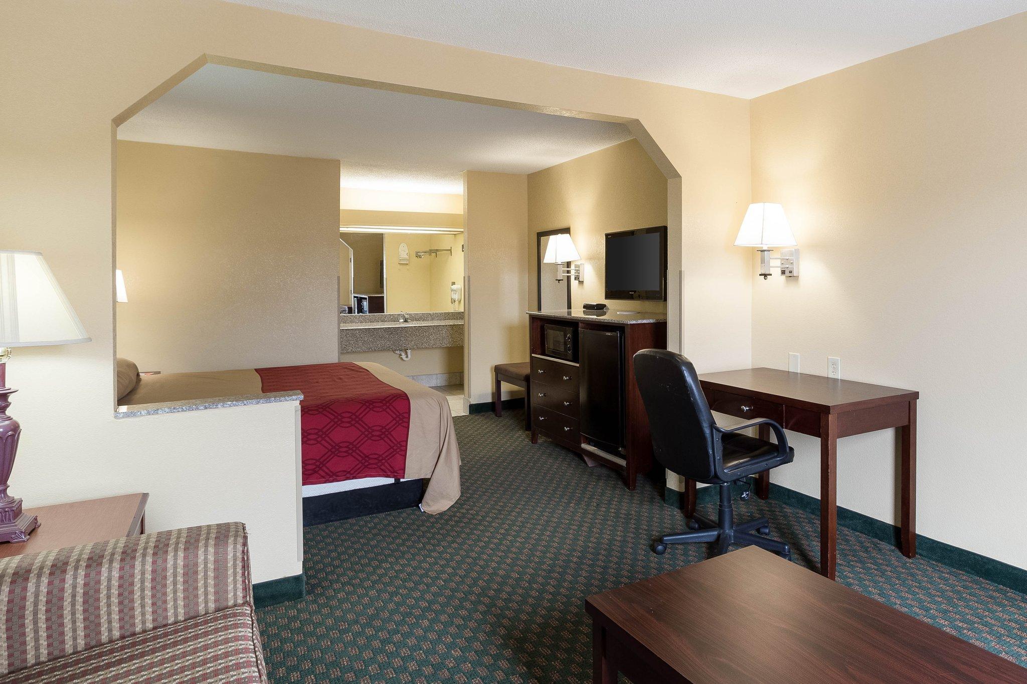 Rodeway & Hotel 2*
