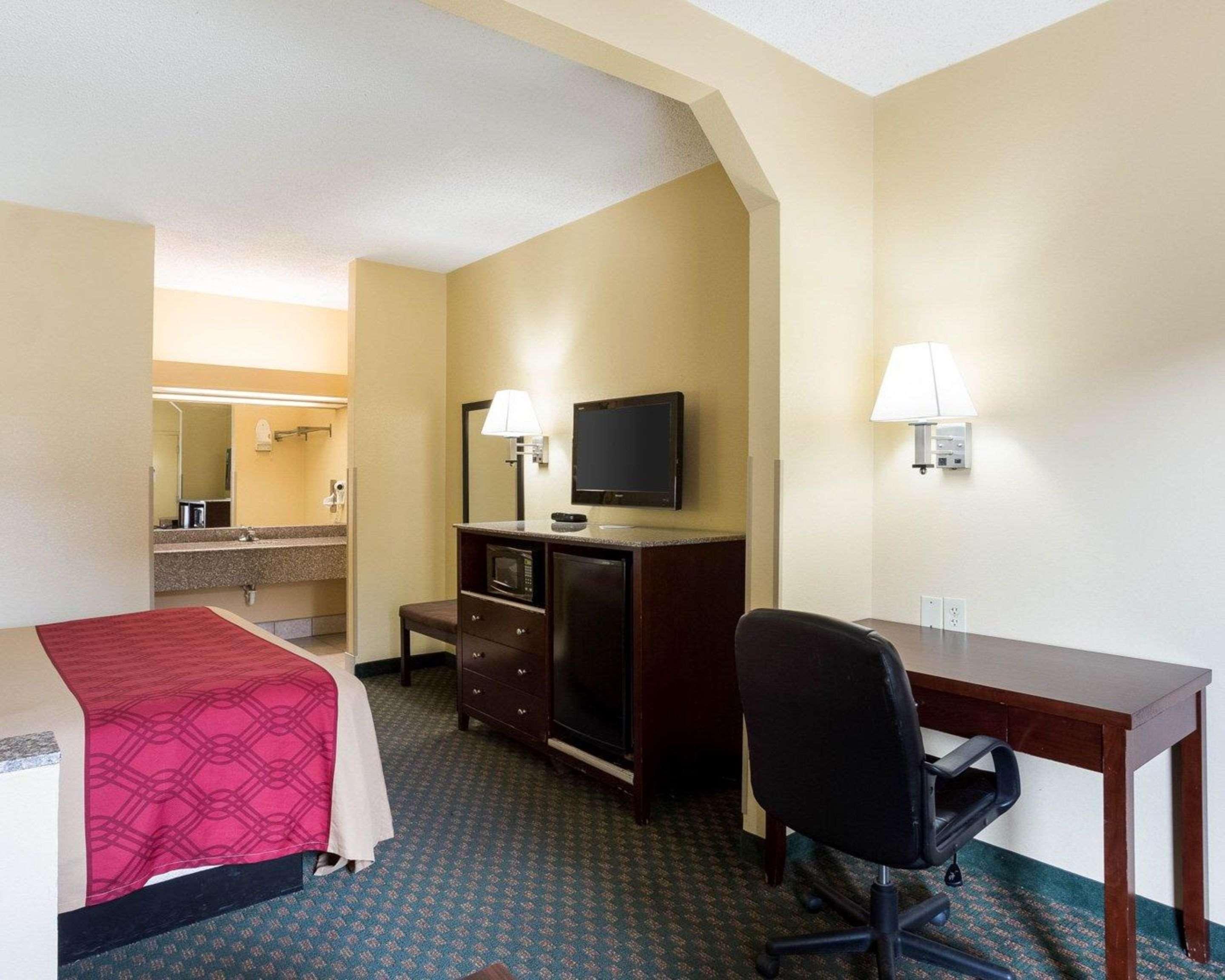 Rodeway & Hotel