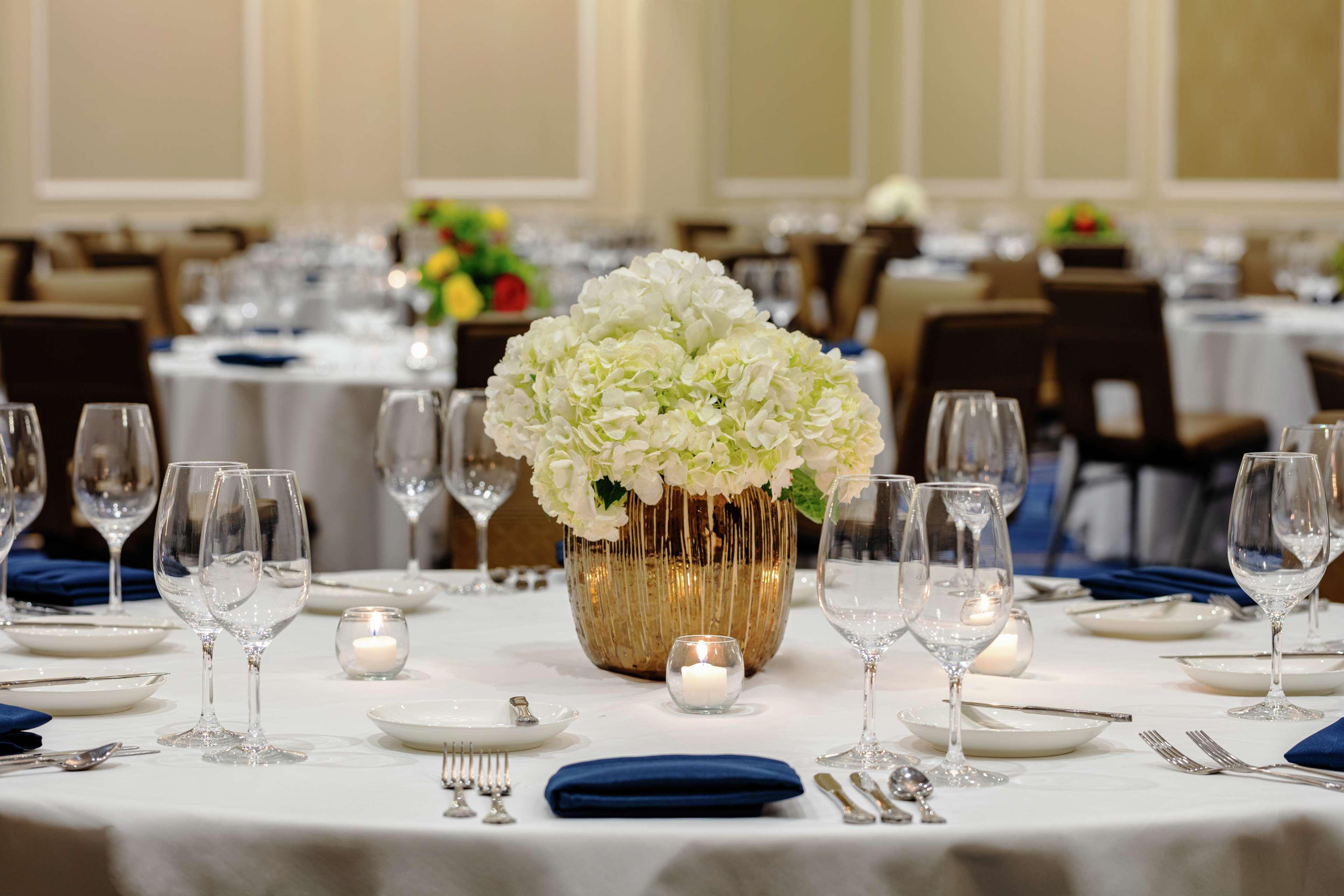 The Higgins New Orleans, Curio Collection By Hilton Hotel New Orleans