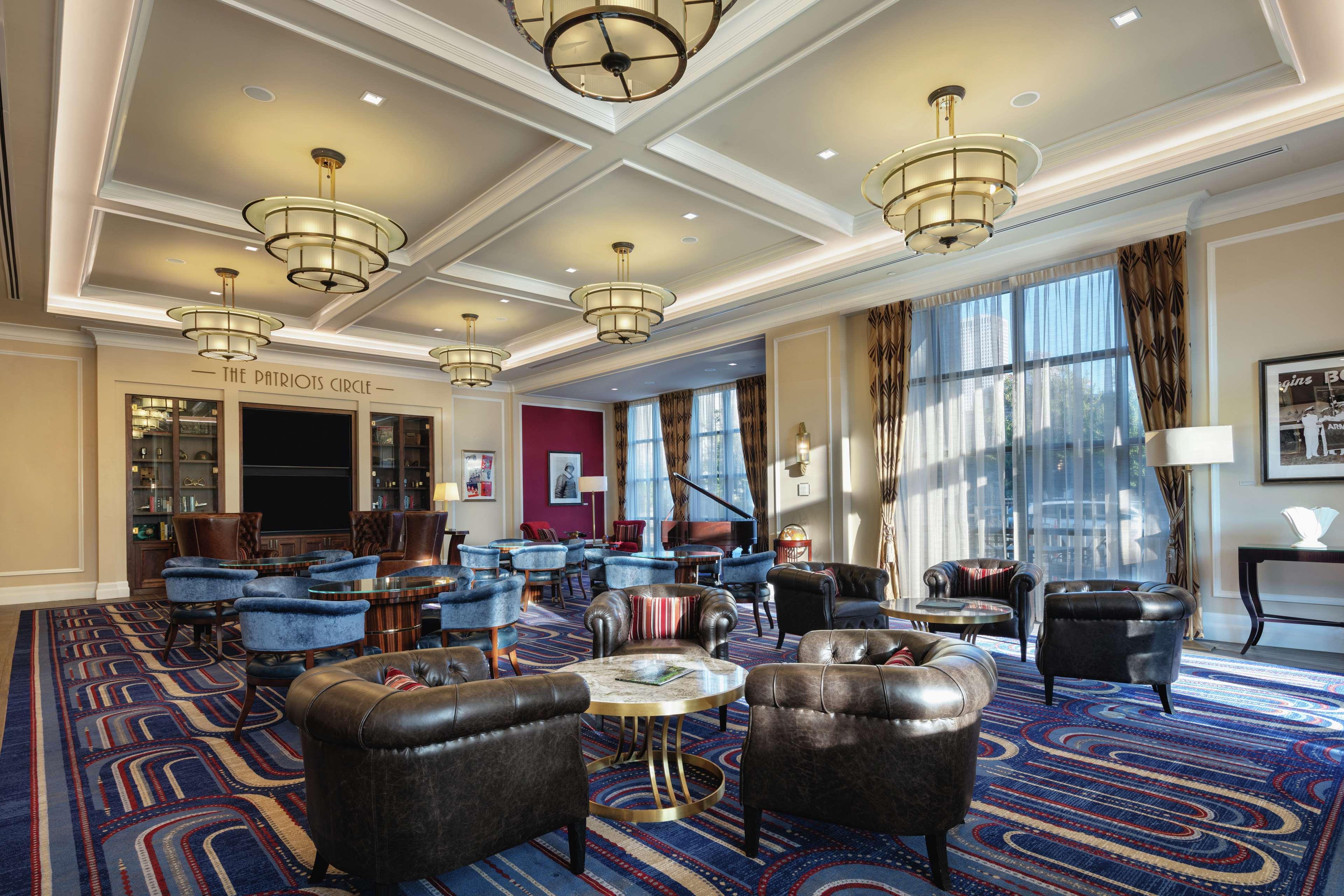 Hotel The Higgins New Orleans, Curio Collection By Hilton