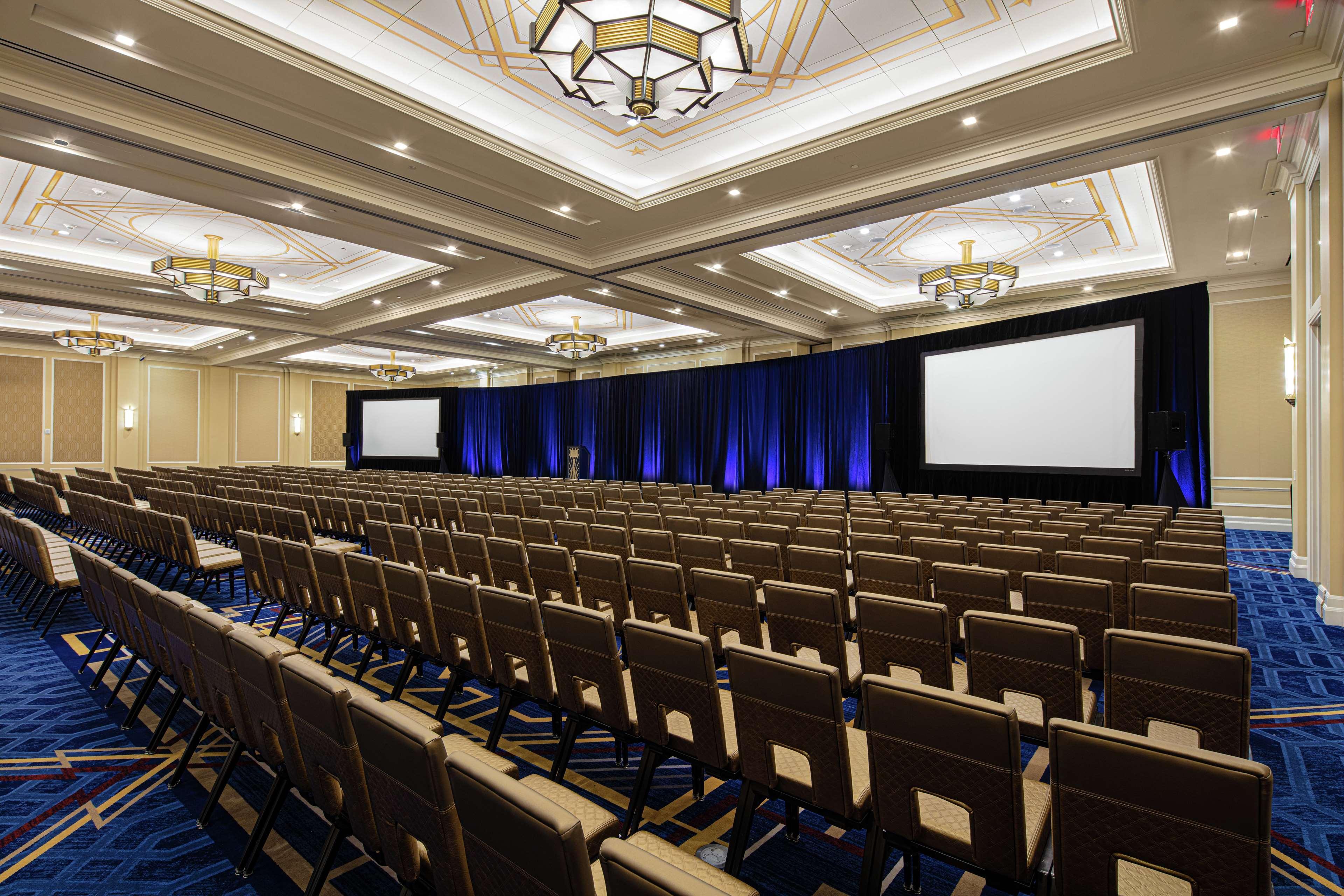 Hotel The Higgins New Orleans, Curio Collection By Hilton 4*
