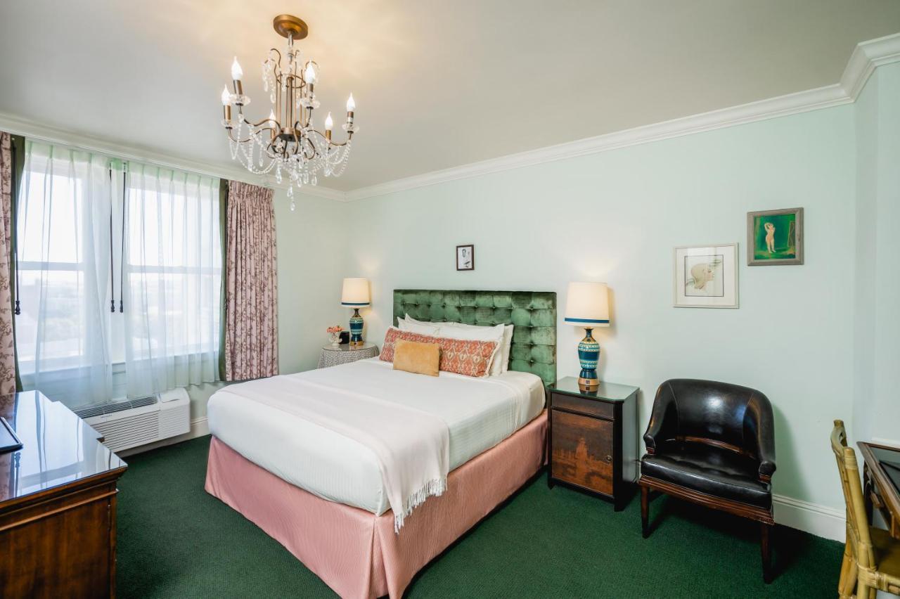 Hotel Pontchartrain St. Charles Avenue