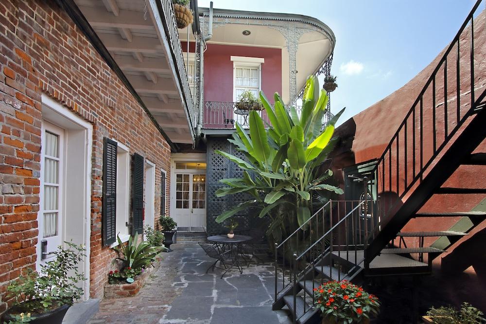 On St. Peter, A French Quarter Inn