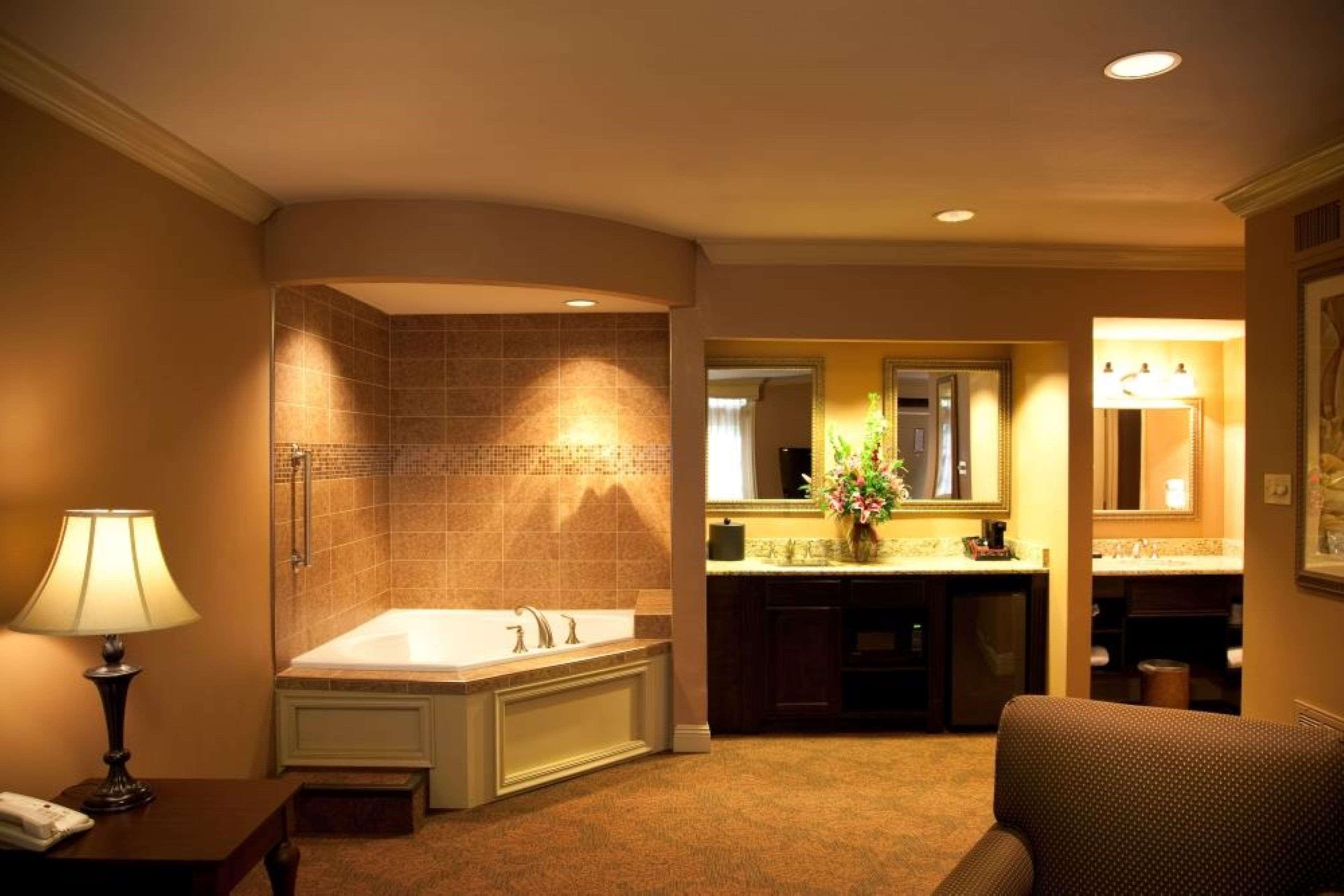 Western French Quarter Courtyard Hotel 4*