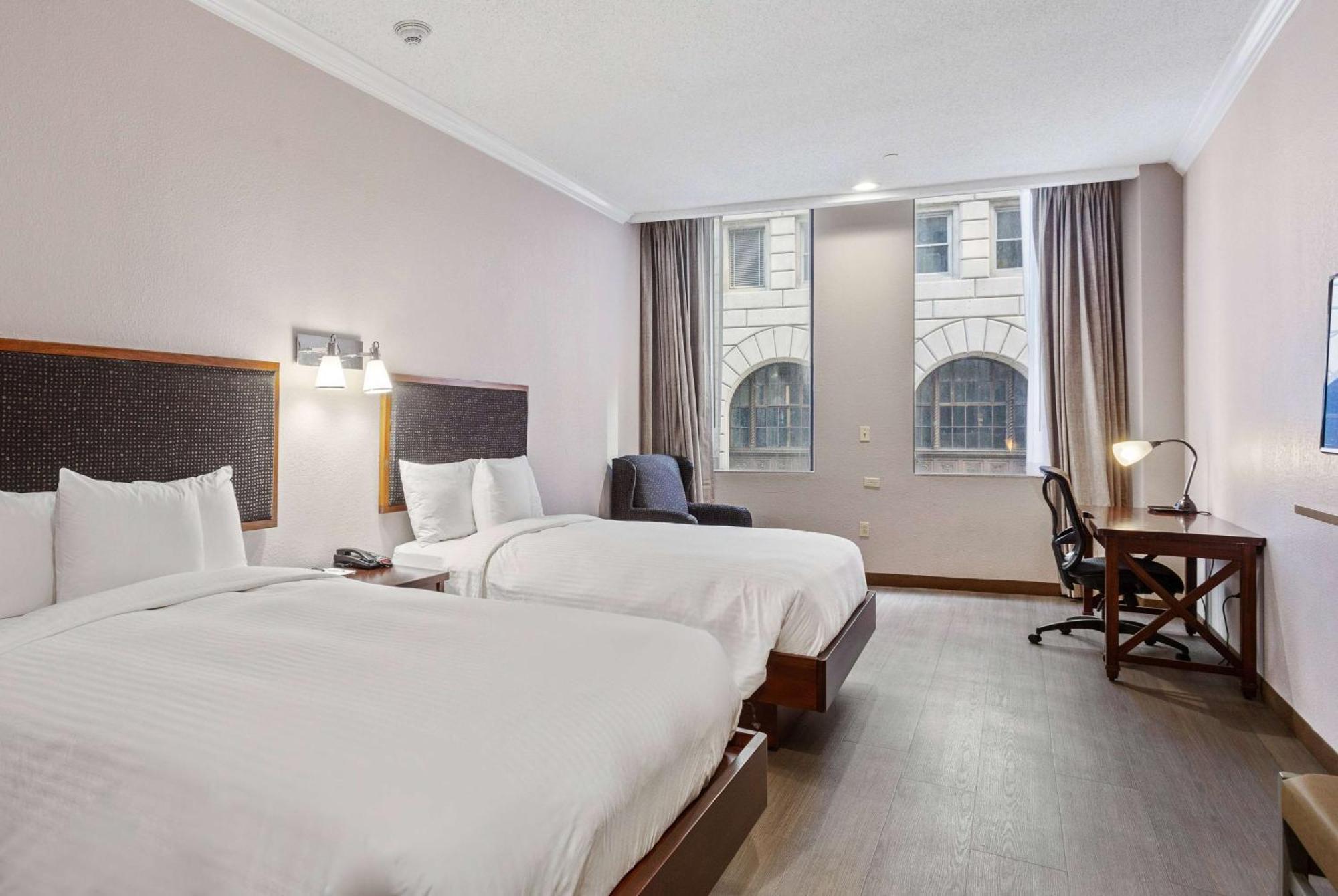 Wyndham Garden Baronne Plaza Hotel New Orleans