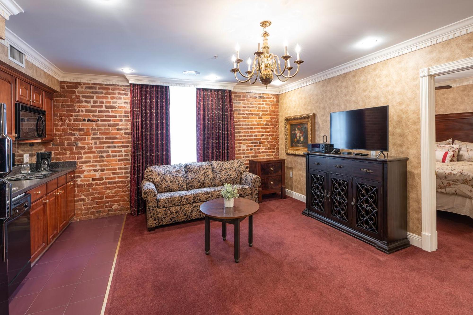 Quarter House Hotel