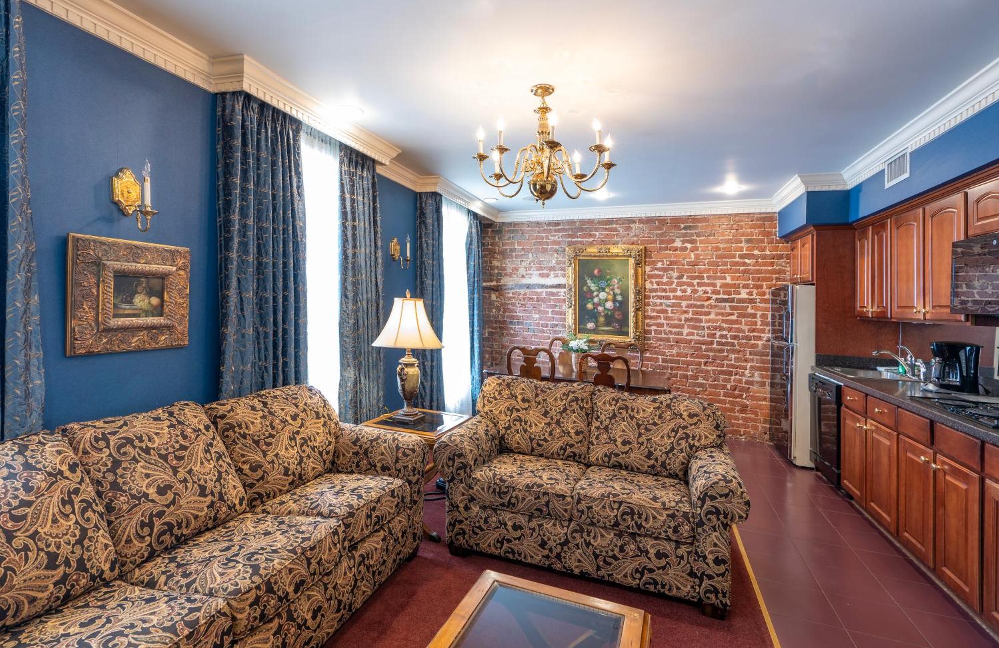 Quarter House Hotel