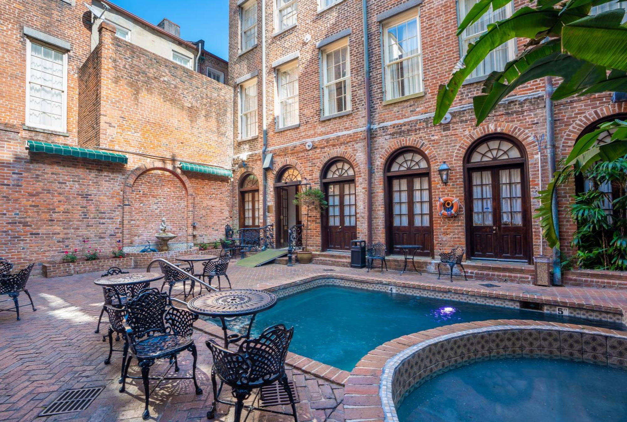 Quarter House Hotel
