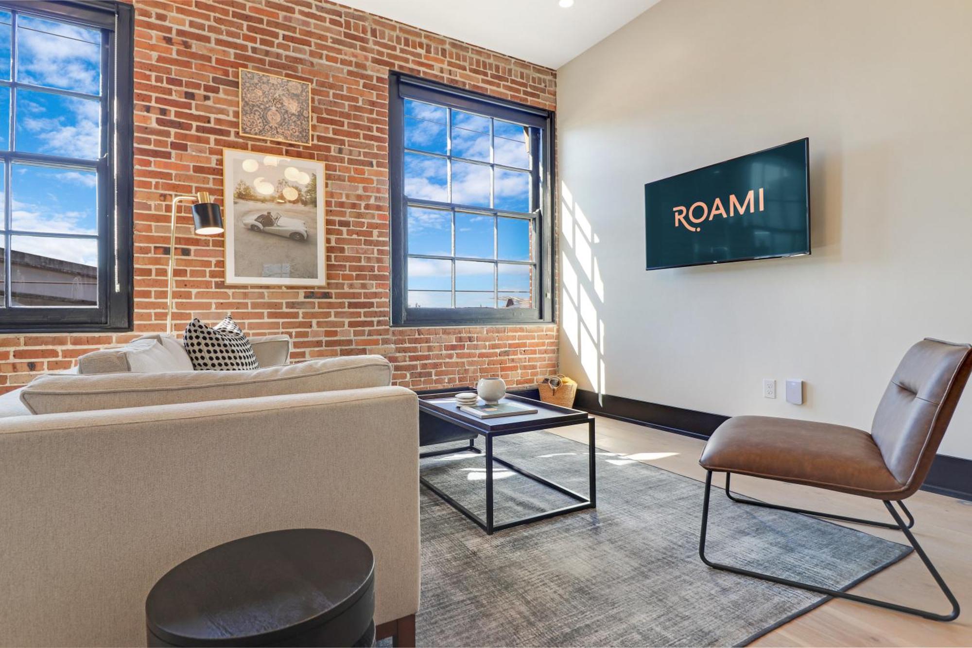 Roami At The Lola *