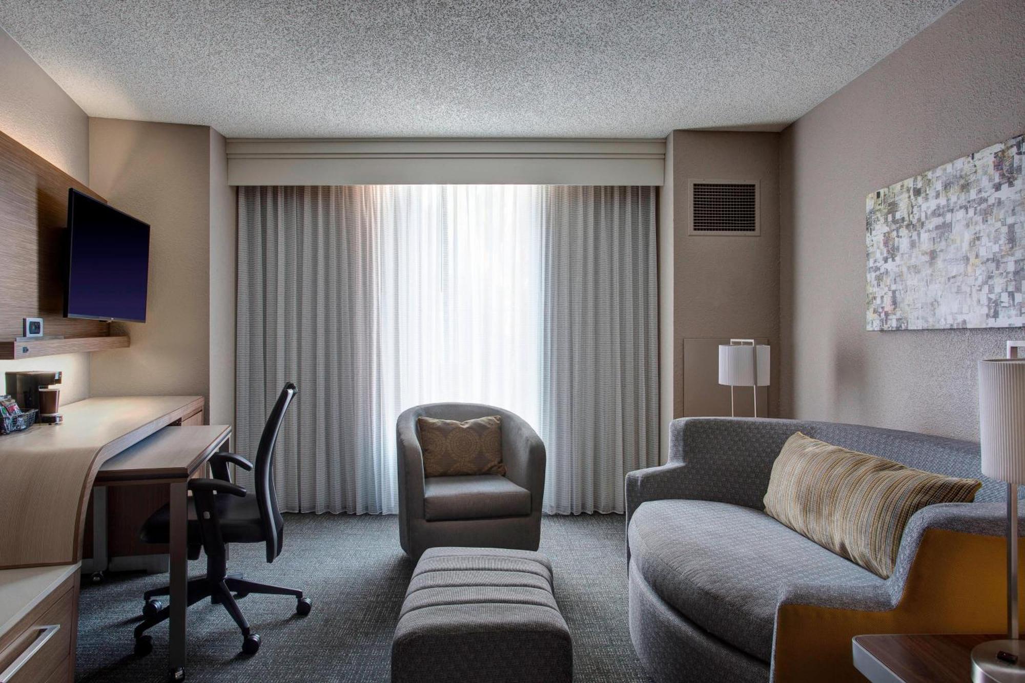 Courtyard By Marriott Warehouse Arts District Hotel 3*