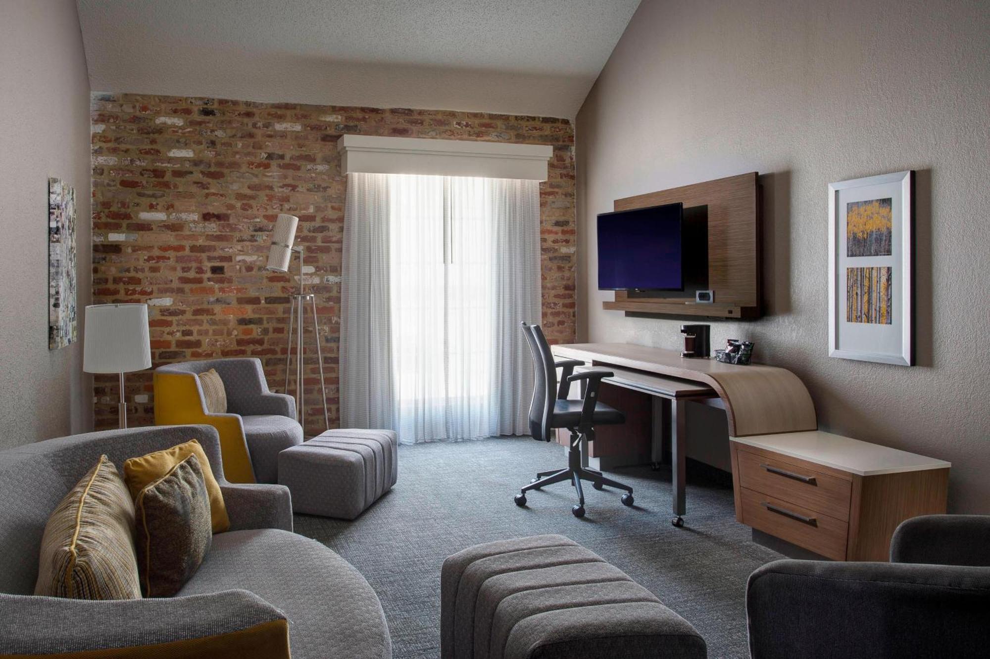 Courtyard By Marriott Warehouse Arts District Hotel
