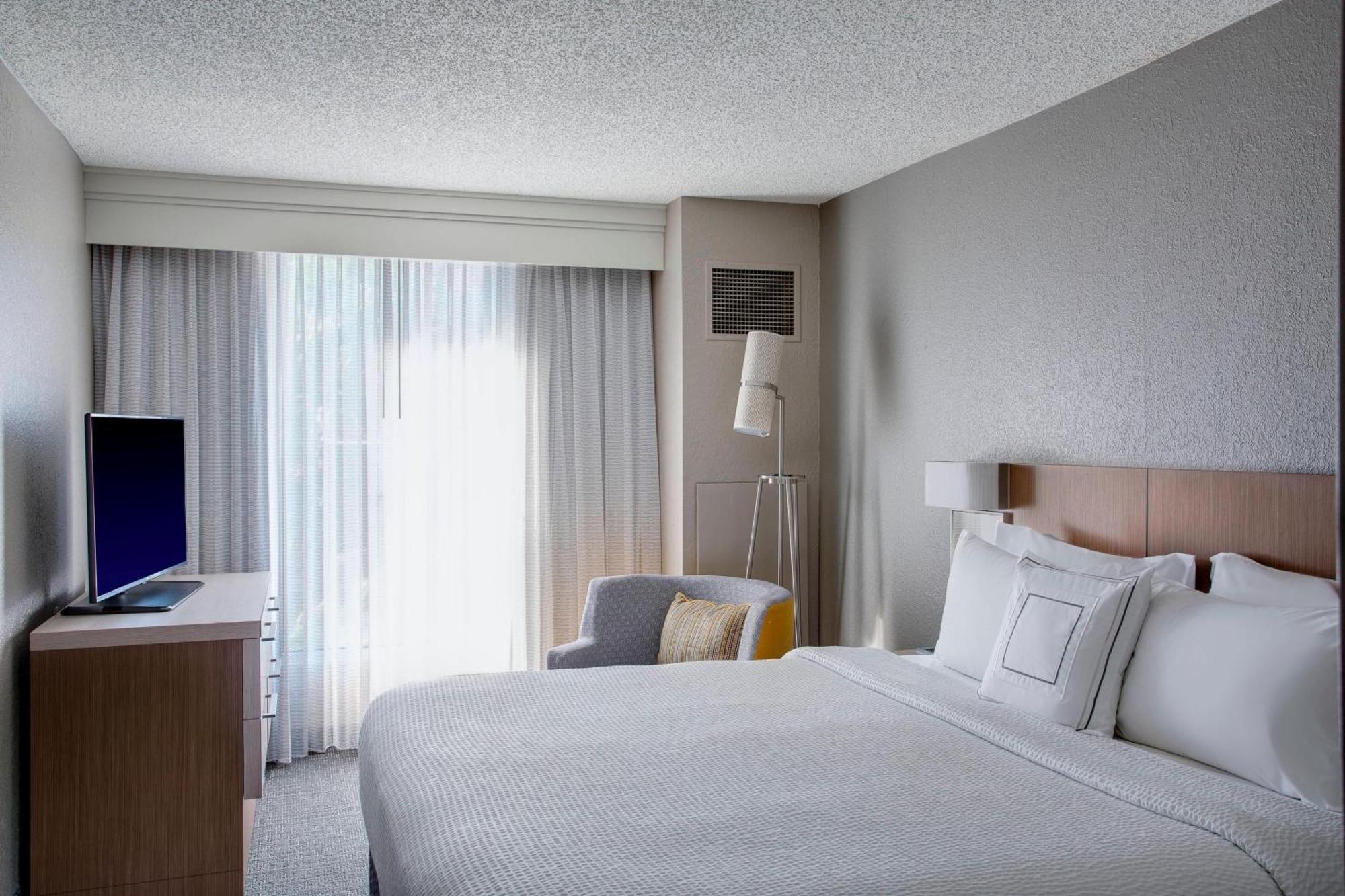 Courtyard By Marriott Warehouse Arts District 3*