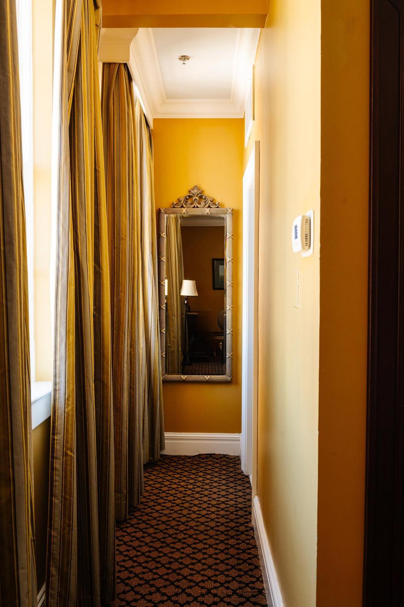 The Lafayette By Kasa Hotel New Orleans