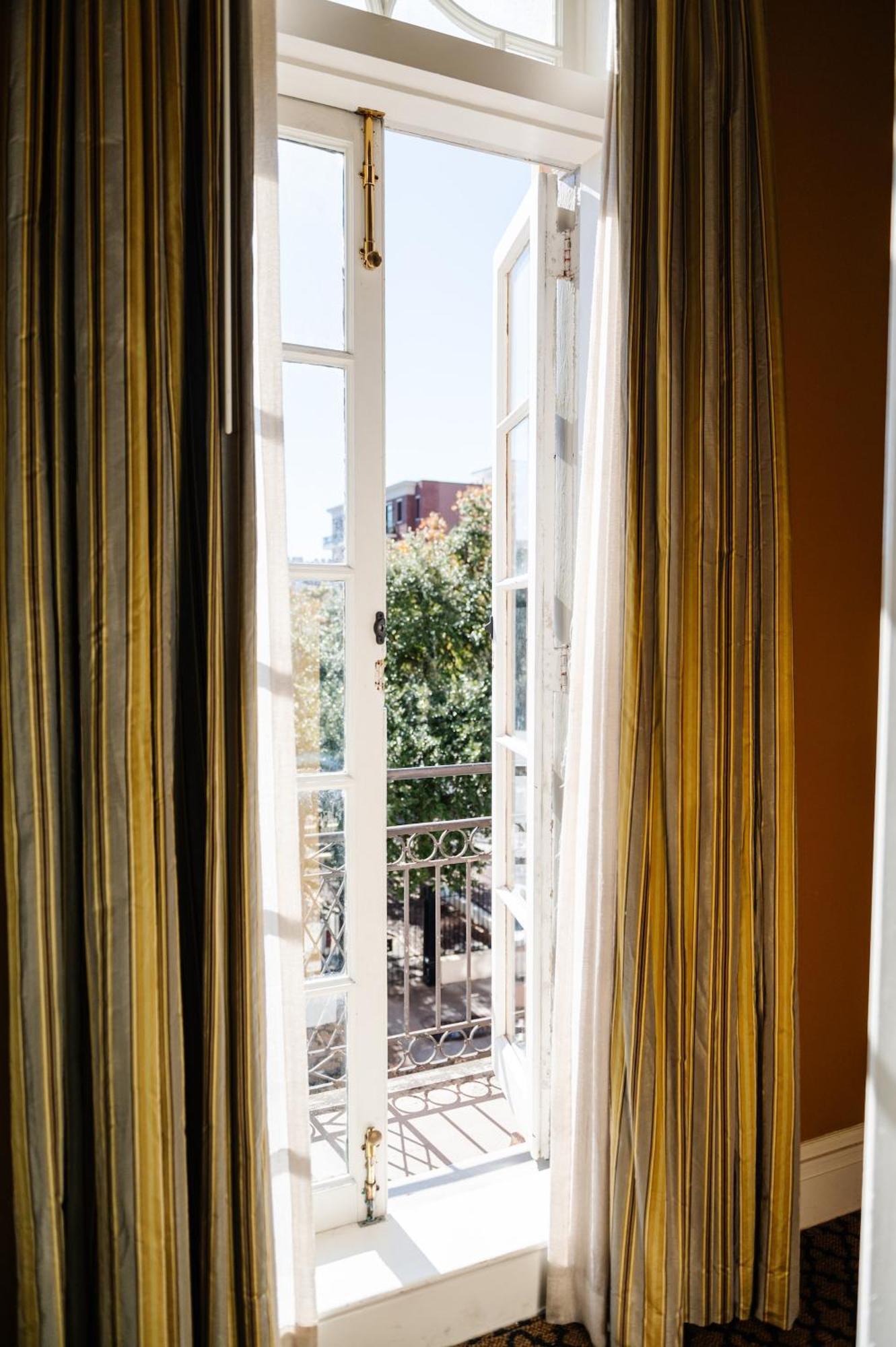 The Lafayette By Kasa Hotel New Orleans