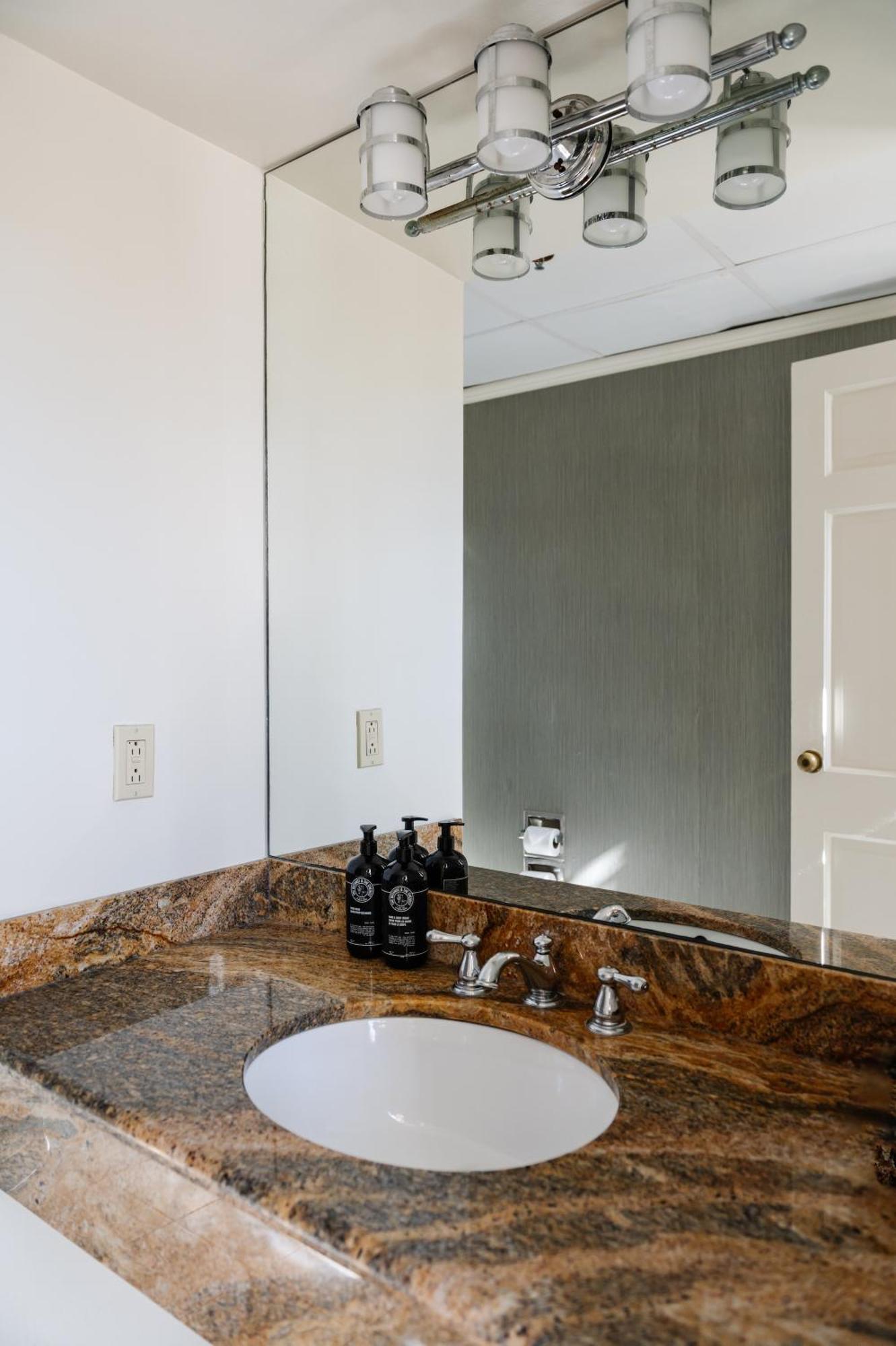 The Lafayette By Kasa Hotel New Orleans