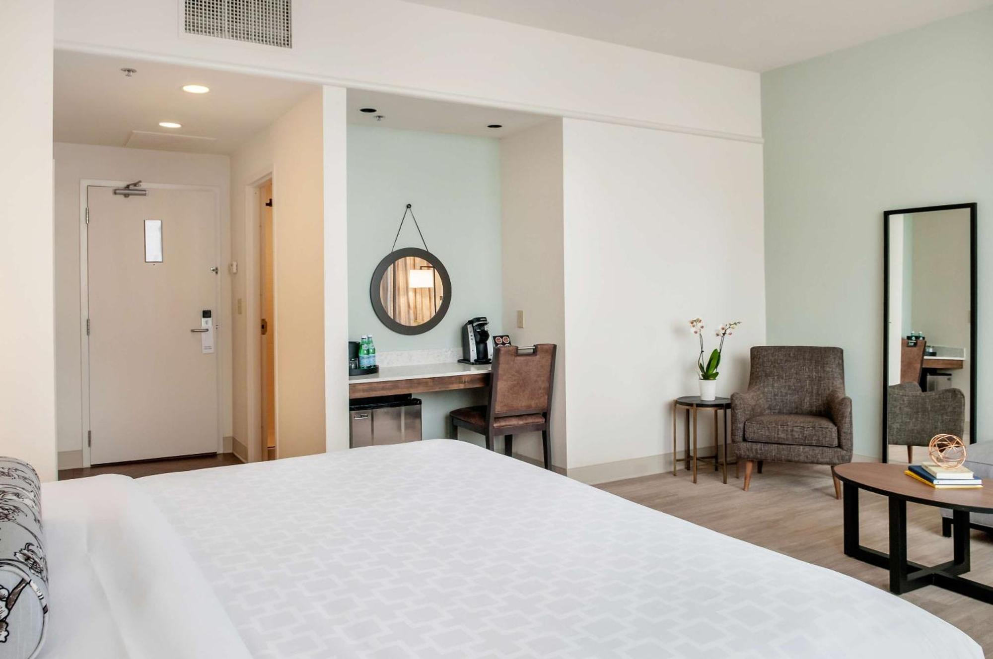 St Charles Coach House, Ascend Collection Hotel 3*