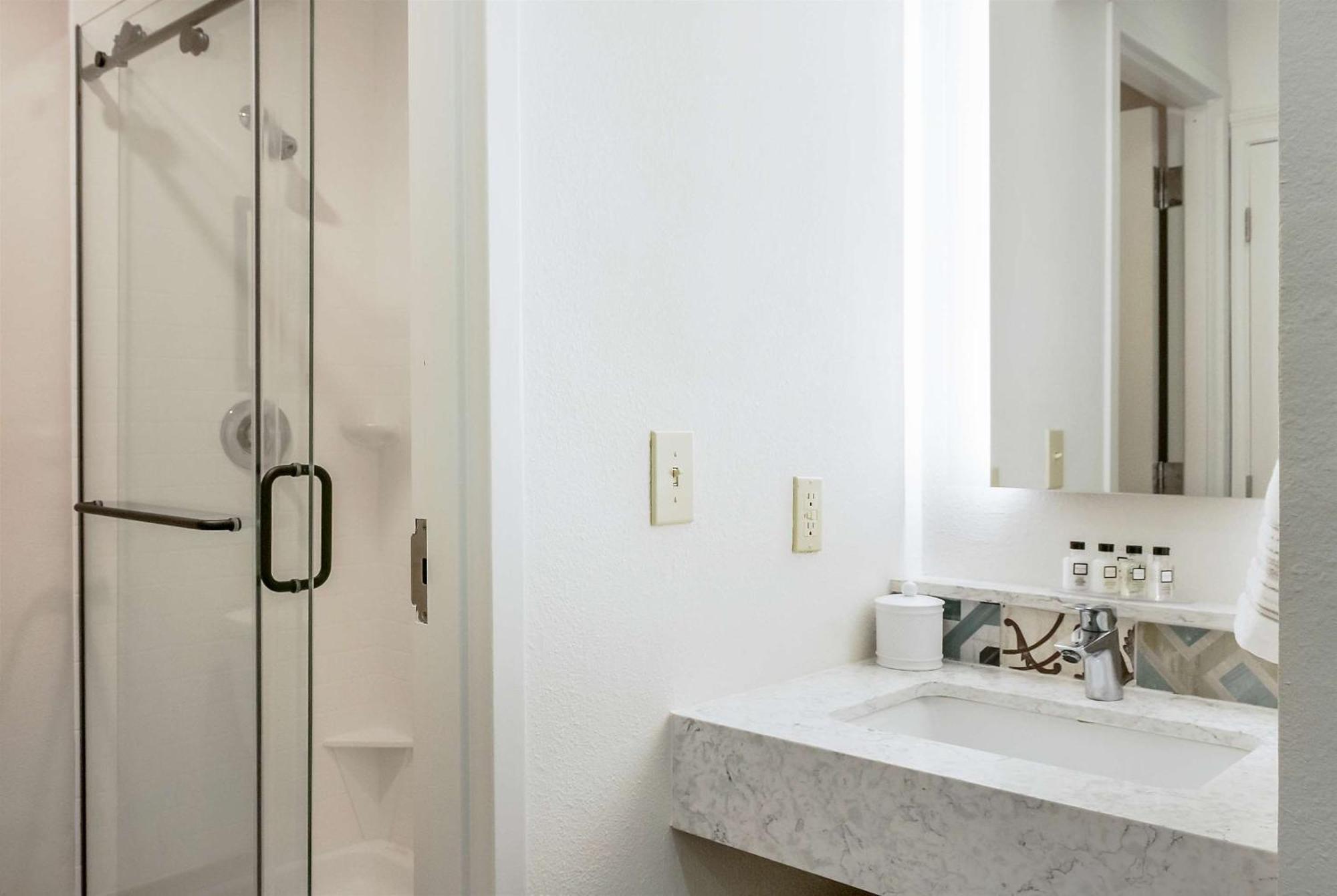 St Charles Coach House, Ascend Collection Hotel New Orleans
