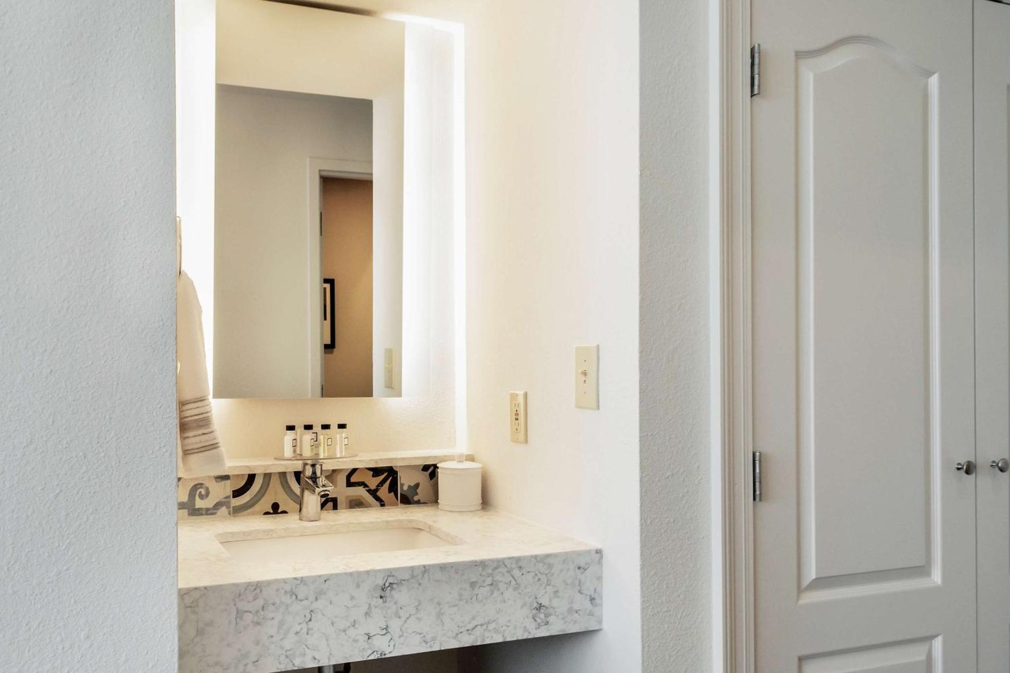St Charles Coach House, Ascend Collection New Orleans