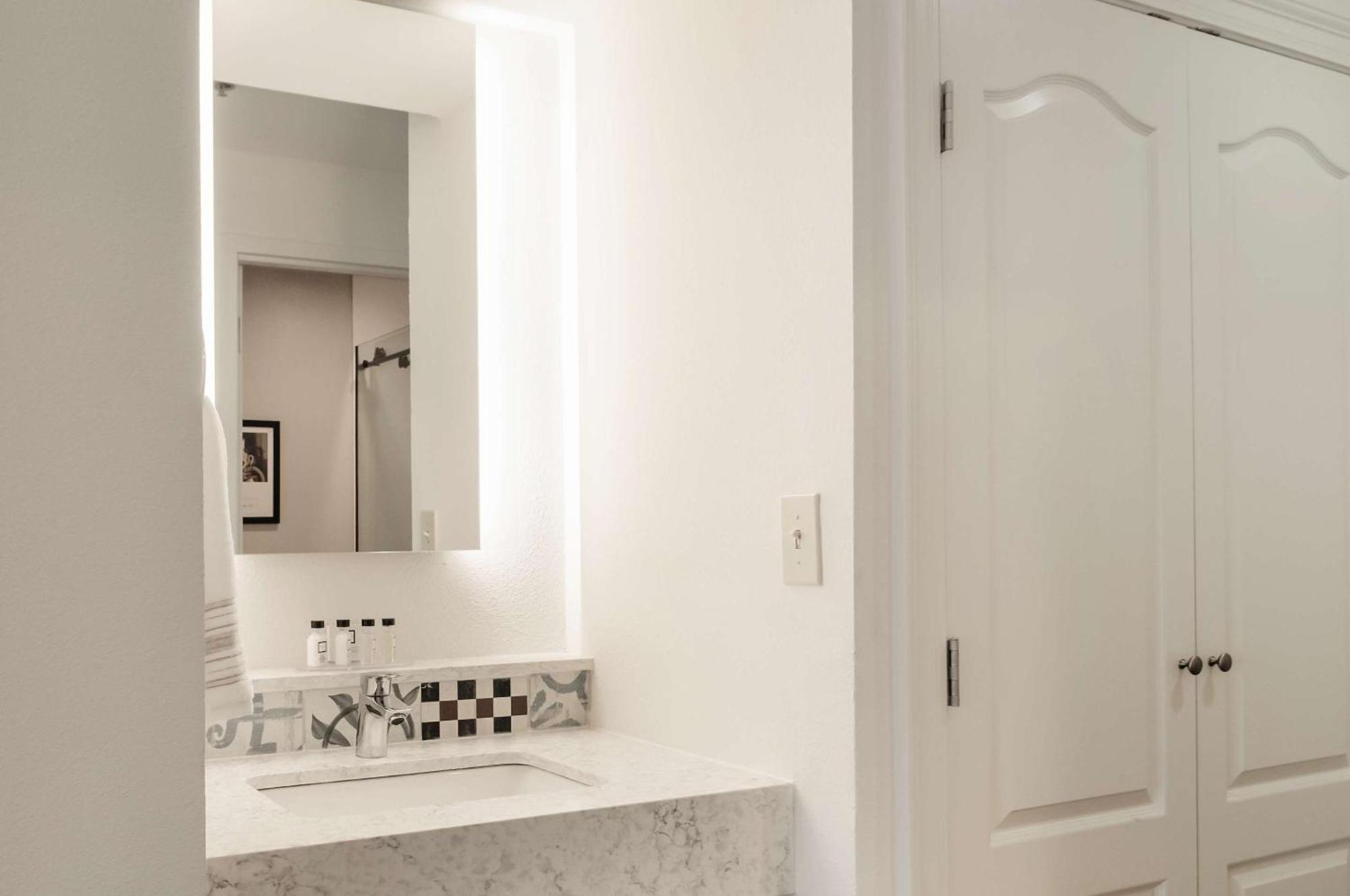 Hotel St Charles Coach House, Ascend Collection 3*