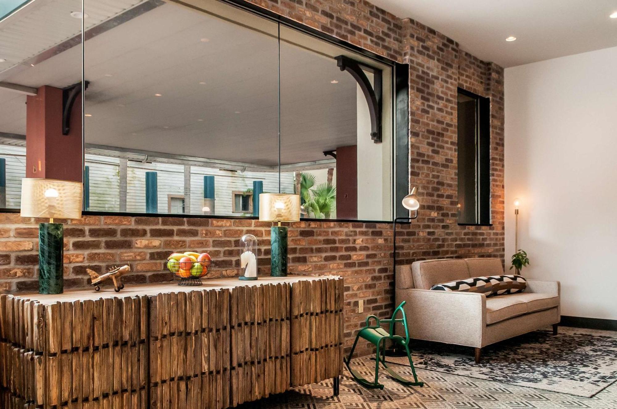 St Charles Coach House, Ascend Collection Hotel New Orleans