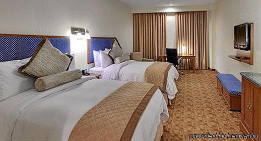 Wyndham Garden Baronne Plaza Hotel New Orleans