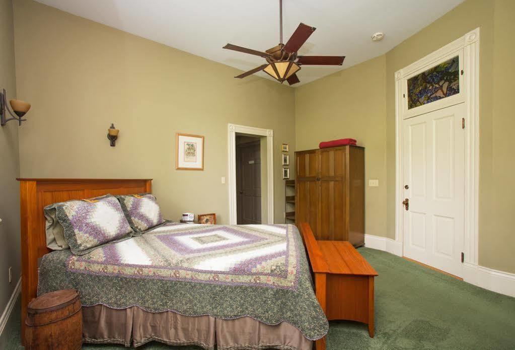 The Lookout Inn 3*