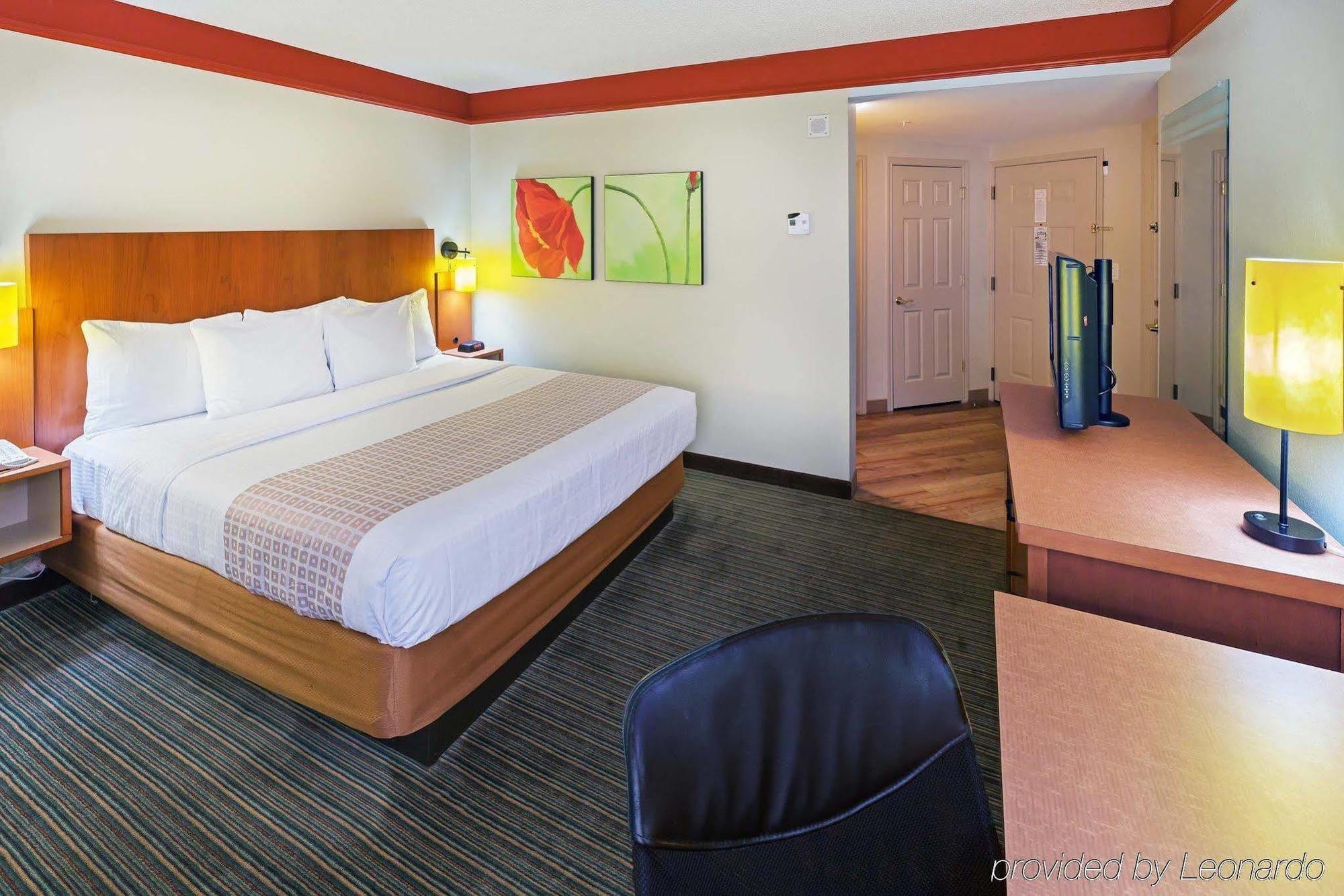 La Quinta By Wyndham Downtown Hotel New Orleans