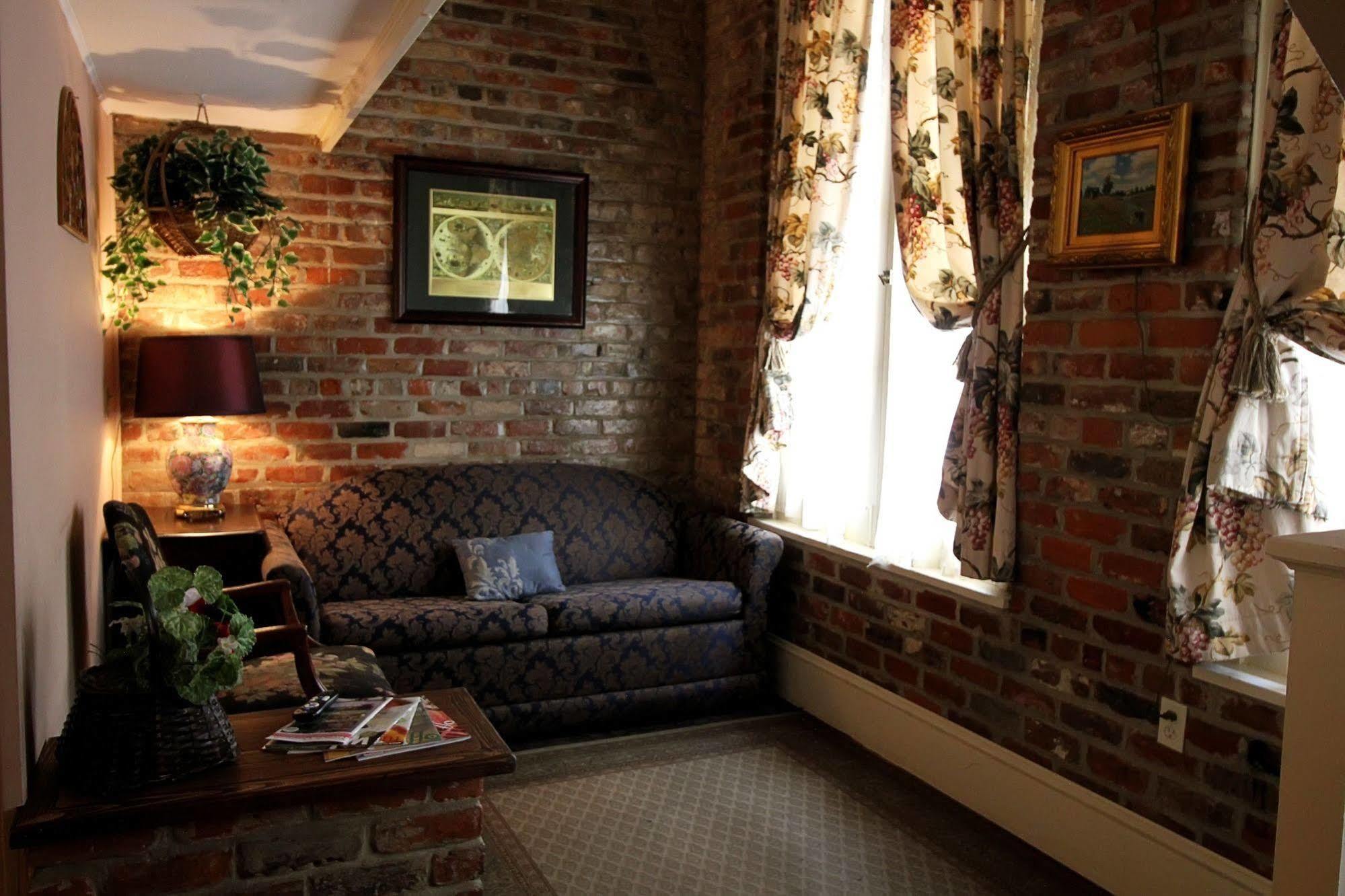 The Olivier House 2*