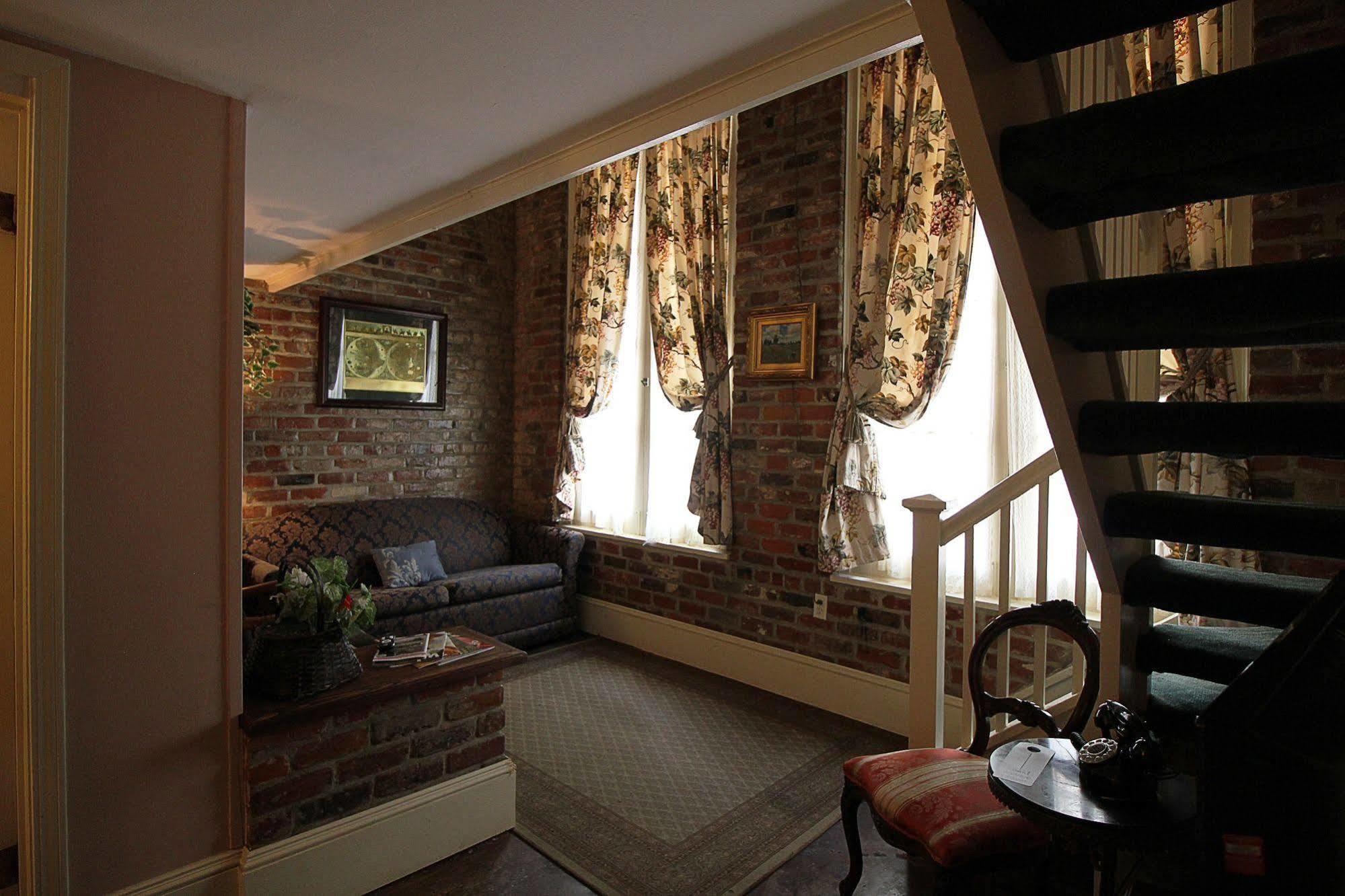 The Olivier House 2*