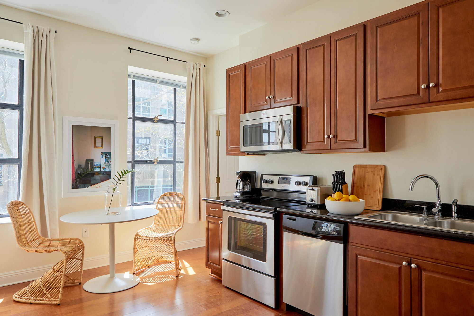 Apartment Chic 1br In Arts/warehouse District By Sonder *