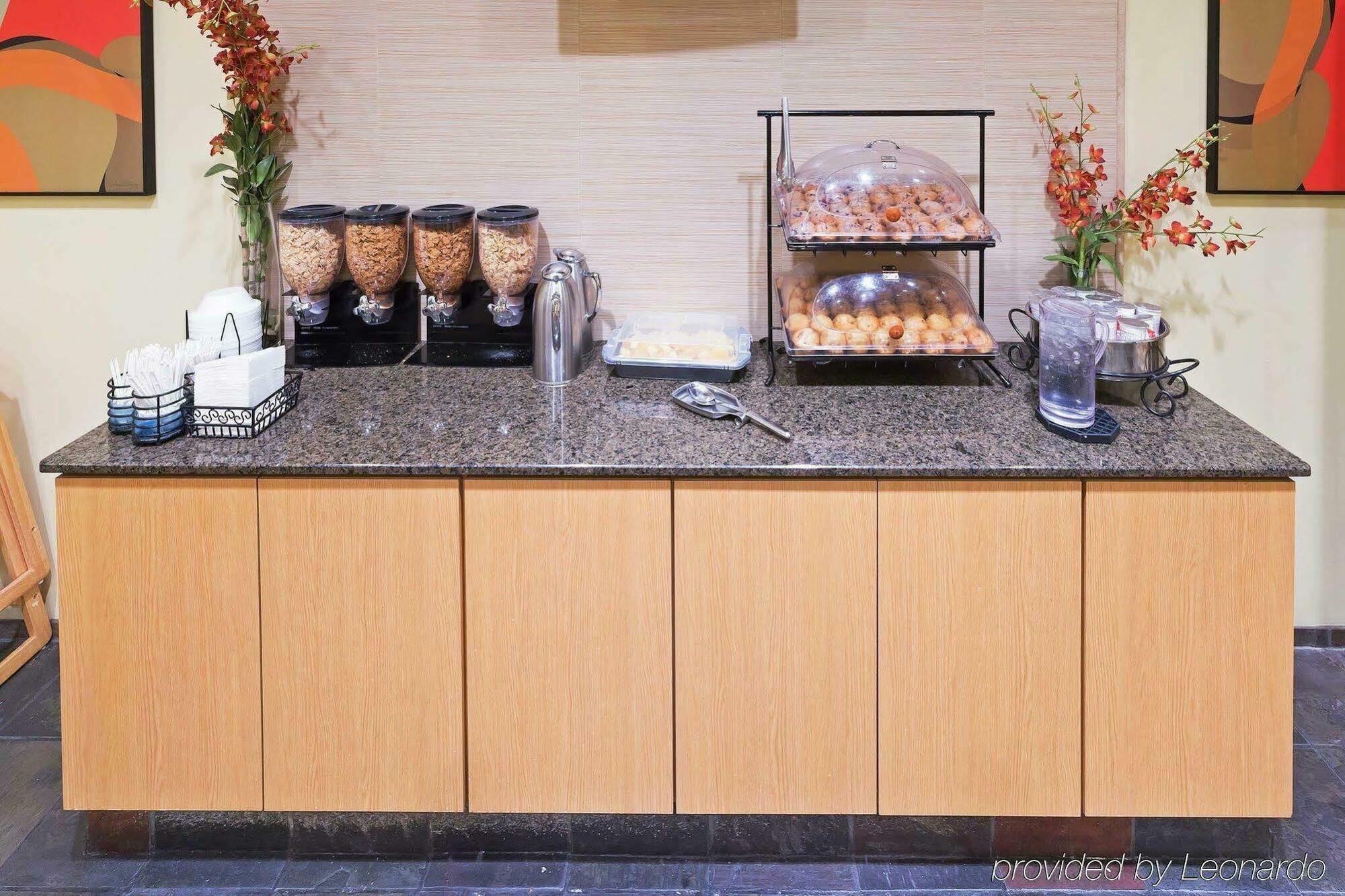 La Quinta By Wyndham Downtown Hotel New Orleans