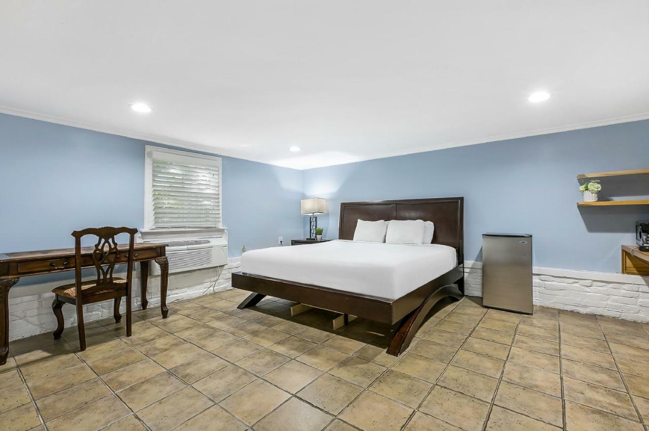 Apartment Comfortable Rooms Near All Nola Hot Spots *